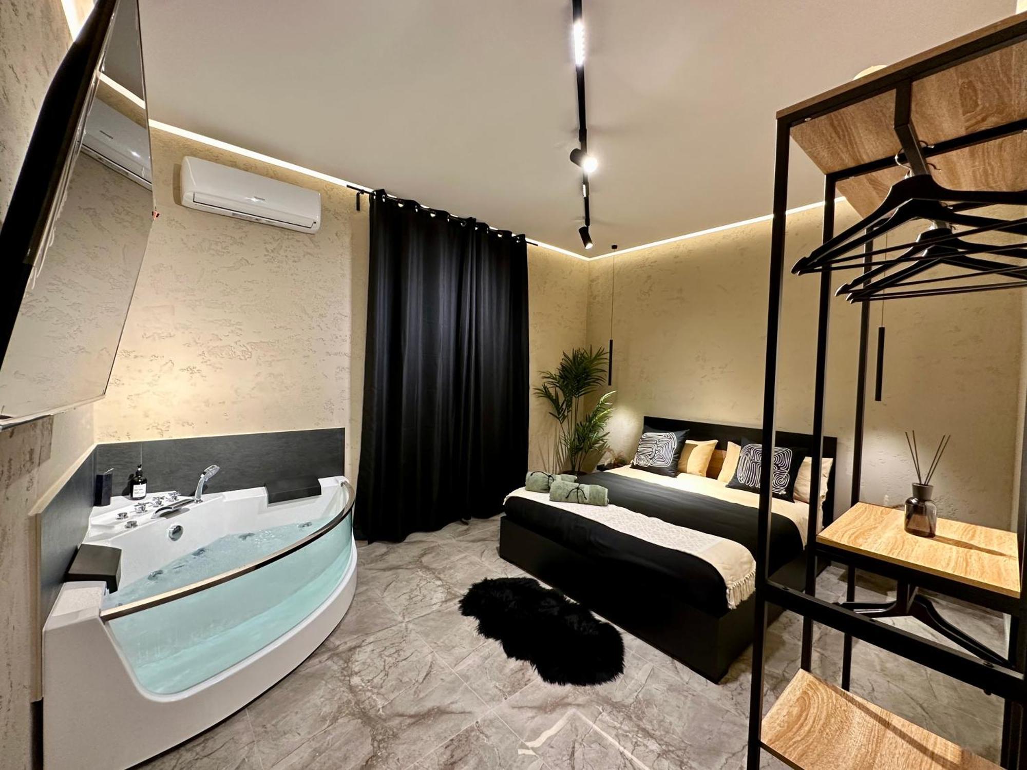 Falco Boutique With Jacuzzi Appartamento Napoli