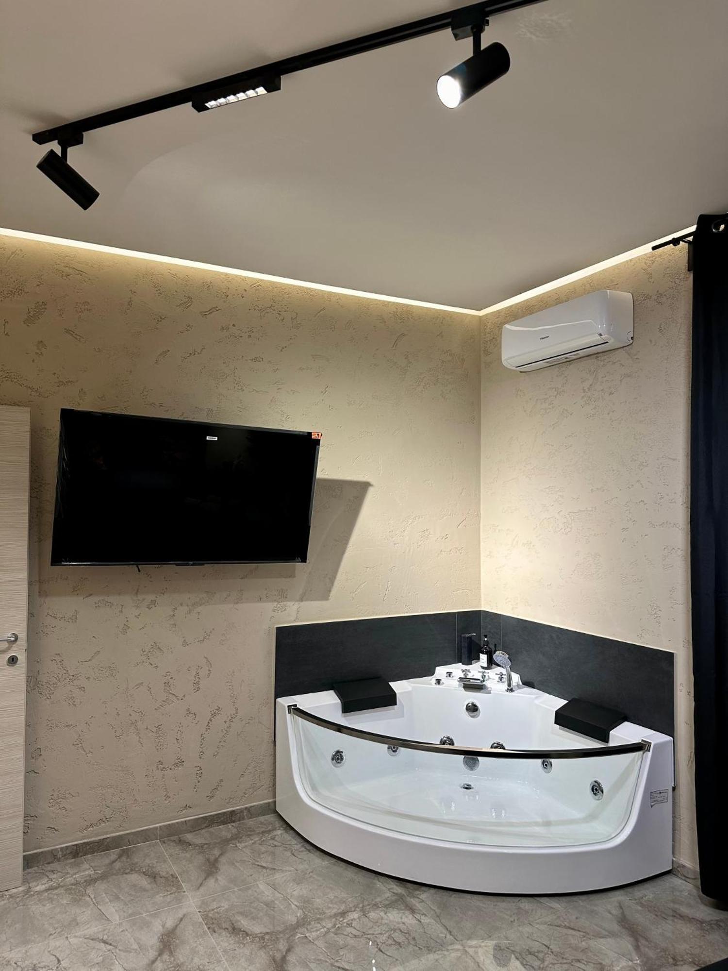 Falco Boutique With Jacuzzi * Napoli