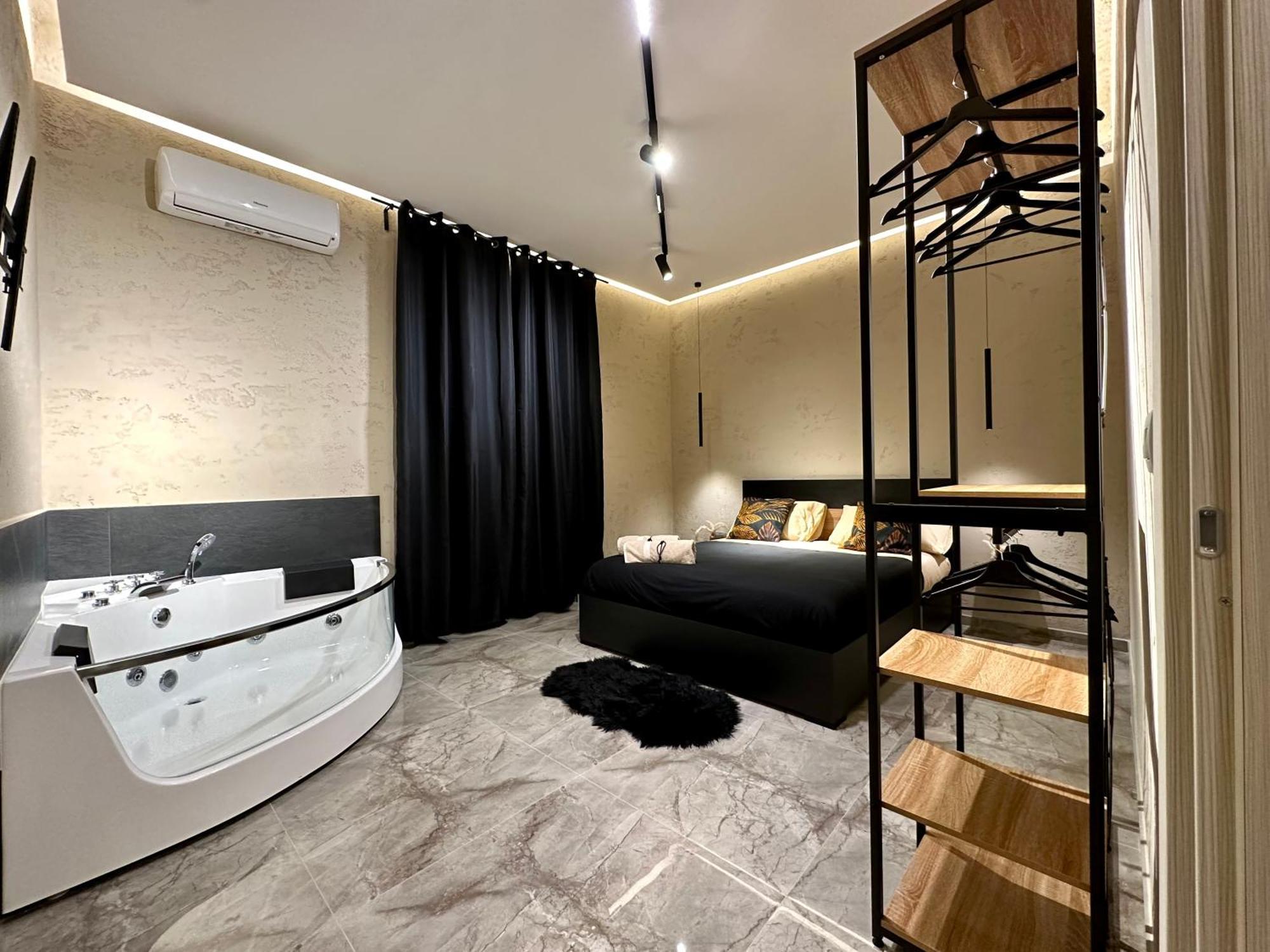 Falco Boutique With Jacuzzi Napoli