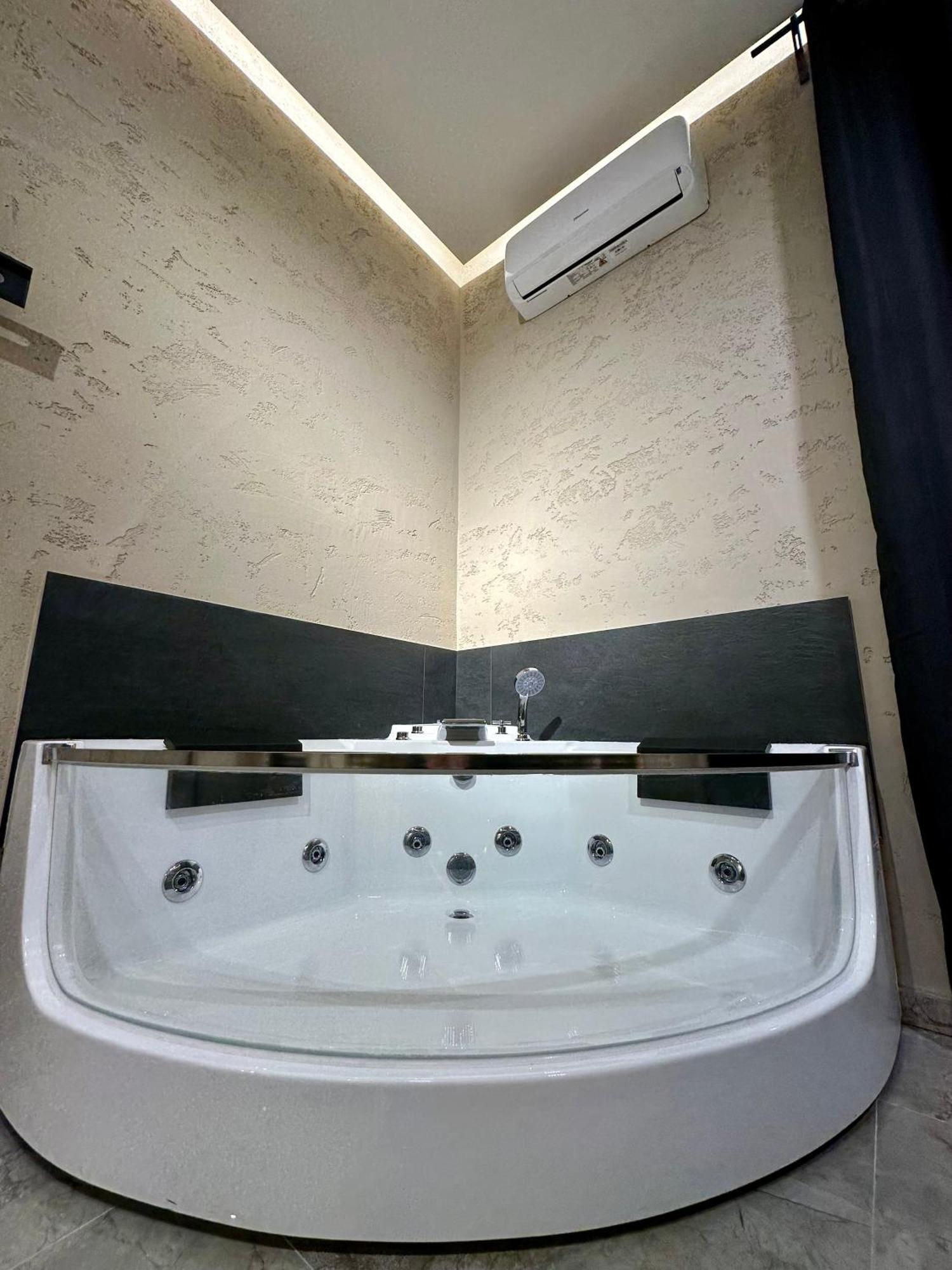 Falco Boutique With Jacuzzi Apartment Naples