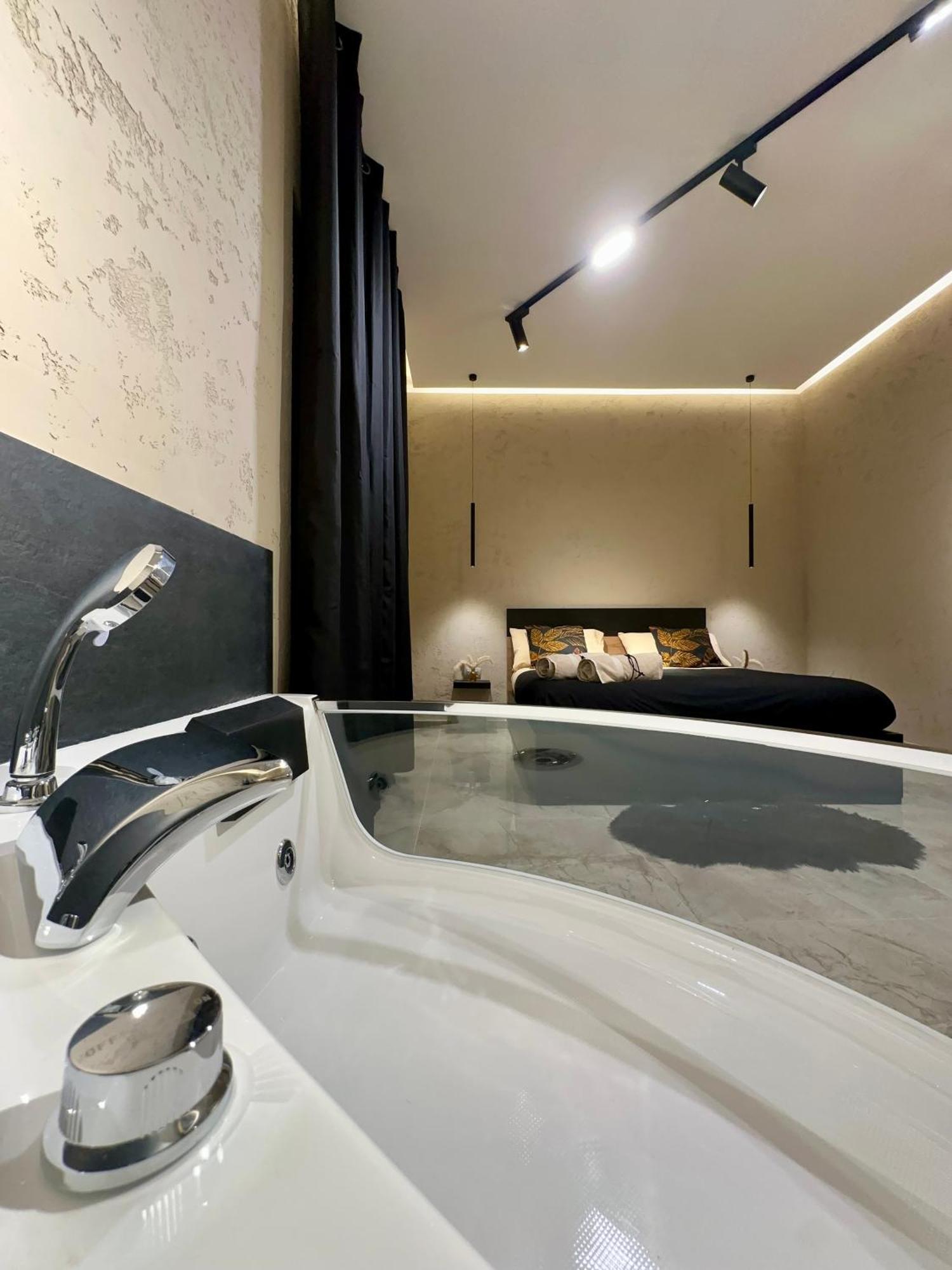 Appartamento Falco Boutique With Jacuzzi Napoli