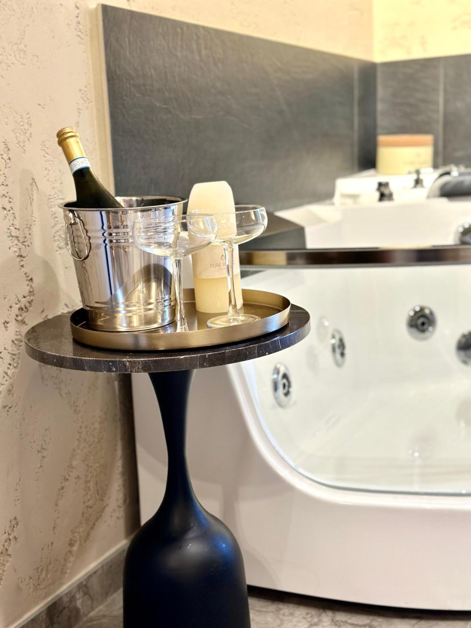 Appartamento Falco Boutique With Jacuzzi *