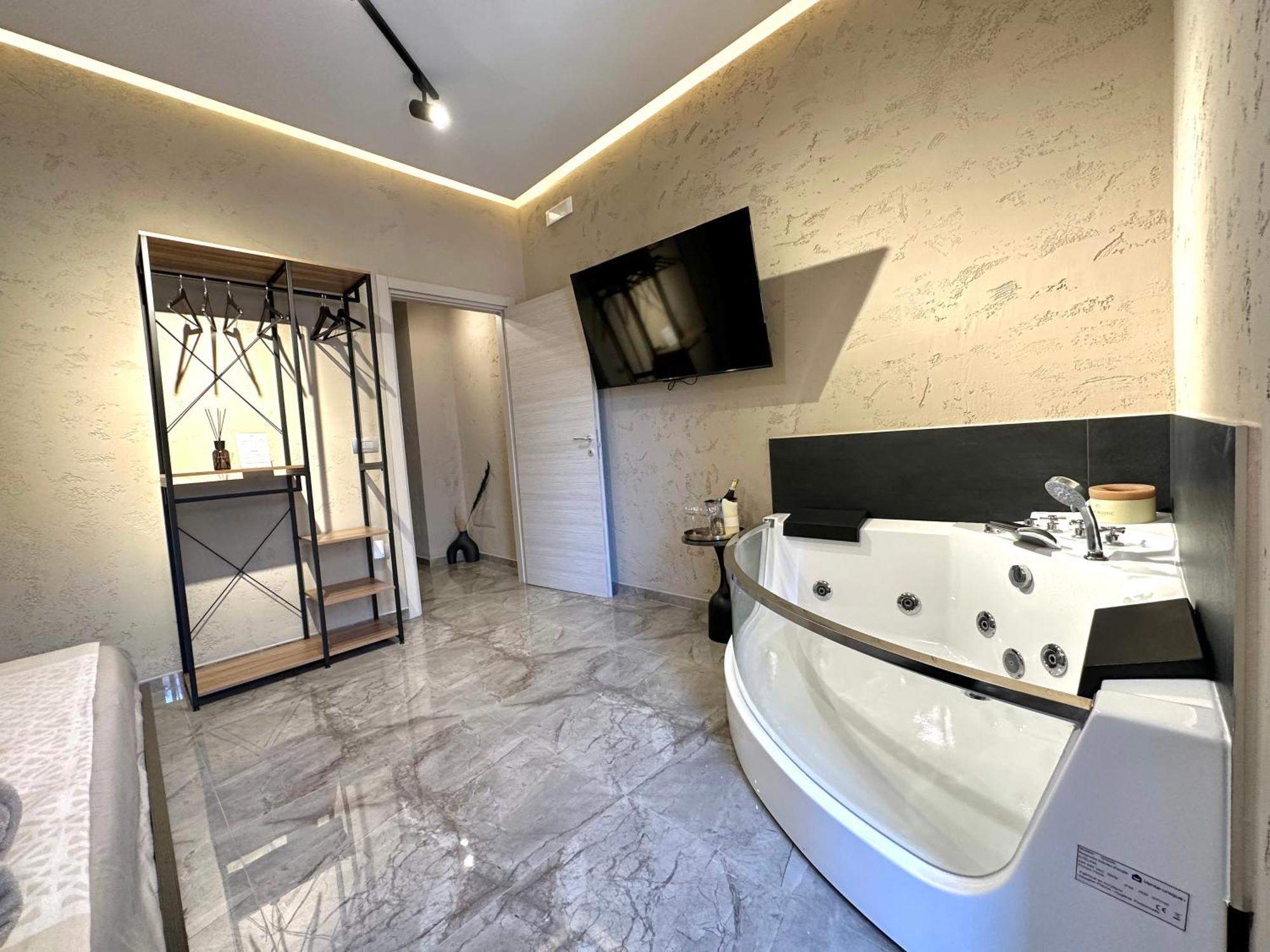Falco Boutique With Jacuzzi Napoli