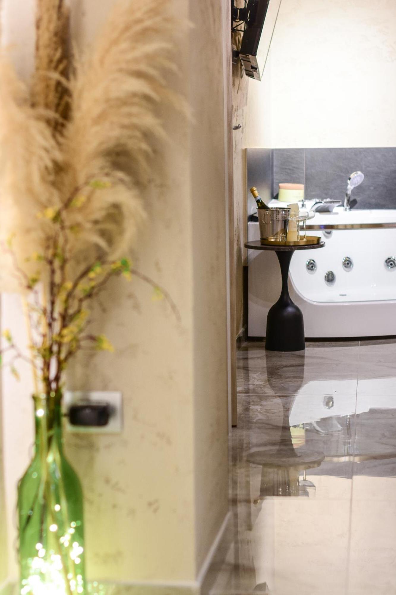 Falco Boutique With Jacuzzi * Napoli