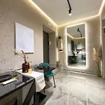 Falco Boutique Home With Jacuzzi